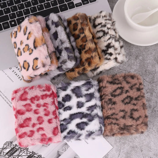 PlushQueen: Pehmeä Leopardi-lompakko – Ei mikään tavallinen kolikkopussi