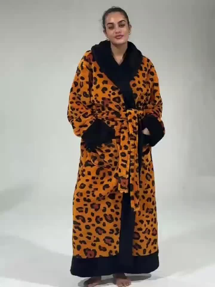 Morningqueen LEOPARDIKYLPYTAKKI JOLLA MENNÄÄN EIKÄ KYSYTÄ - yksi koko: rinnanympärys 135cm