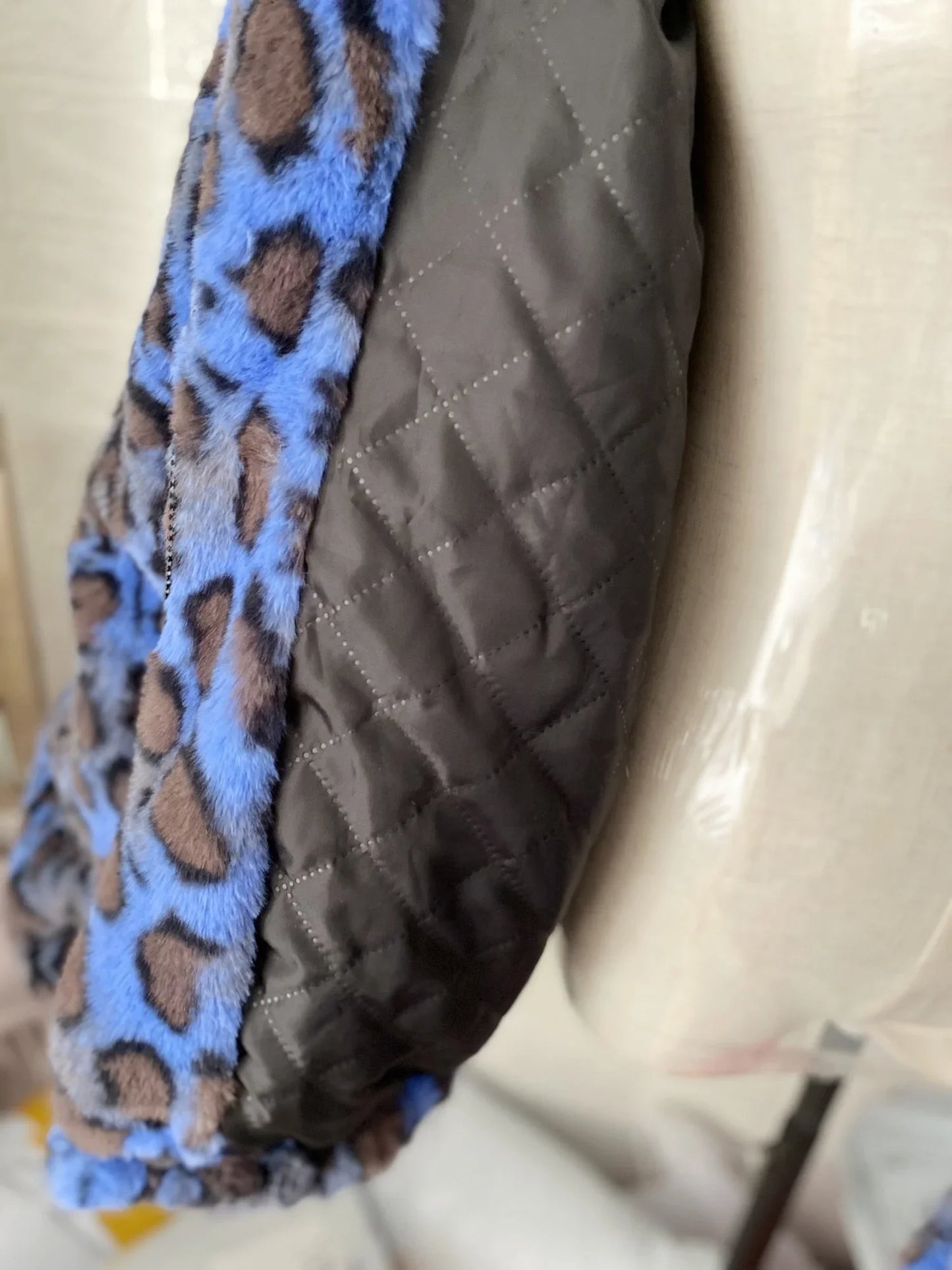 LEOPARDI HUPPARI BLUE– TÄÄ EI KUISKAA, SUT HUOMATAAN VARMASTI