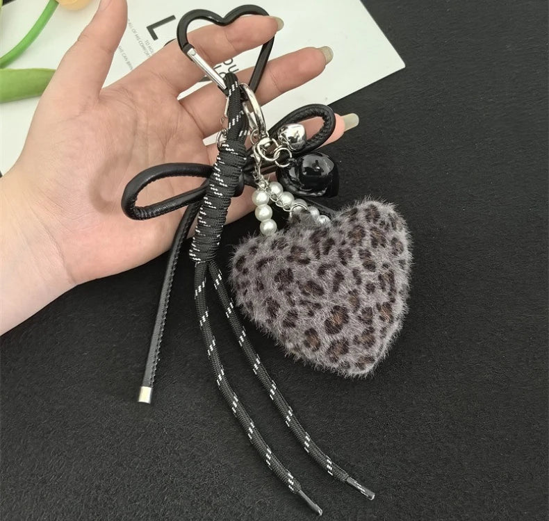PlushQueen: Uusi leopardi-plush- riippulukolla