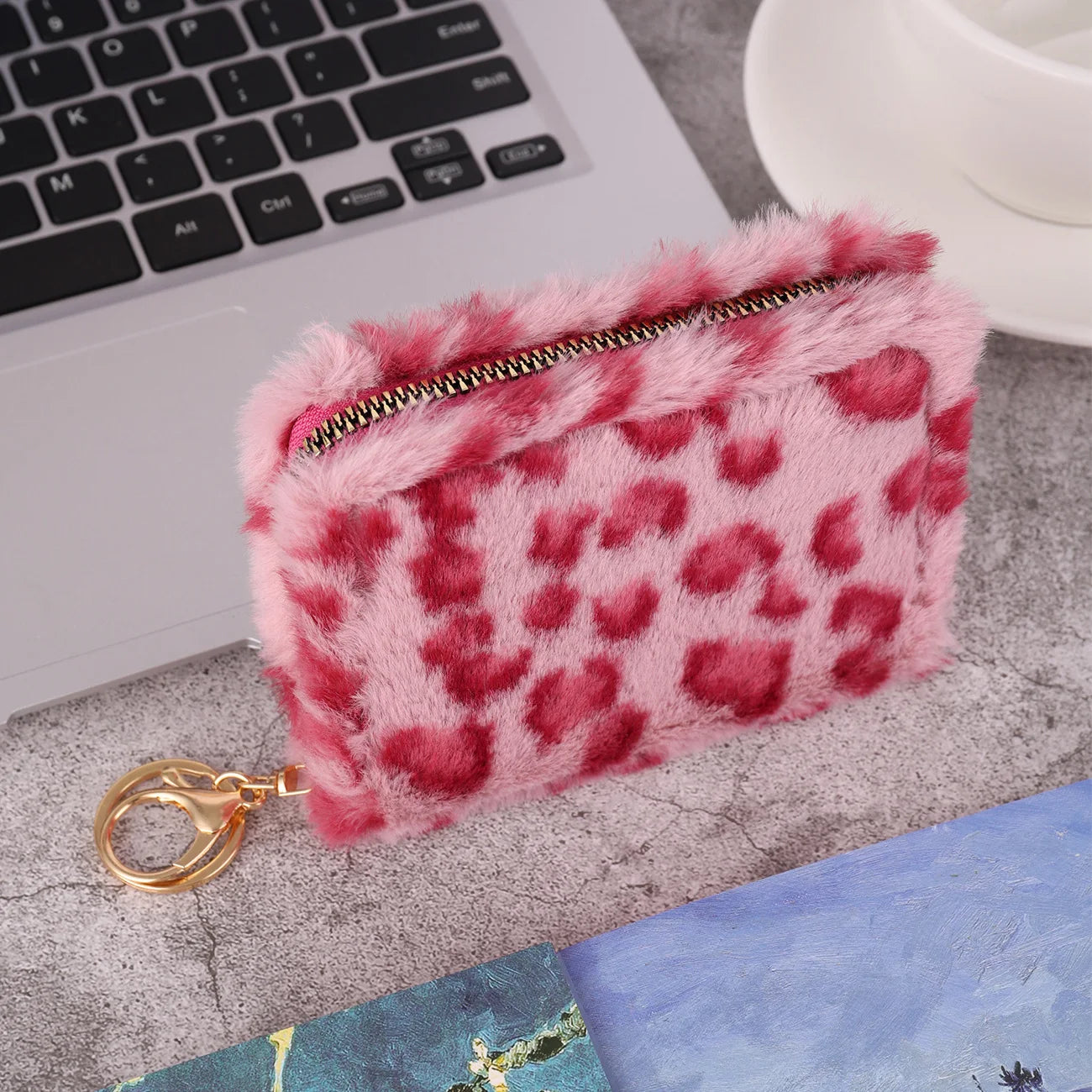 PlushQueen: Pehmeä Leopardi-lompakko – Ei mikään tavallinen kolikkopussi