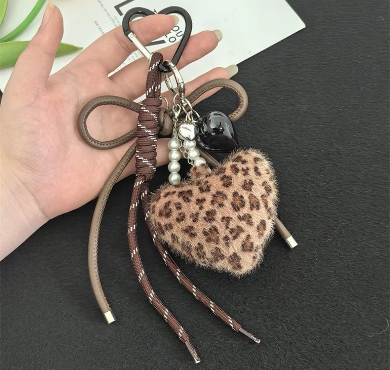 PlushQueen: Uusi leopardi-plush- riippulukolla
