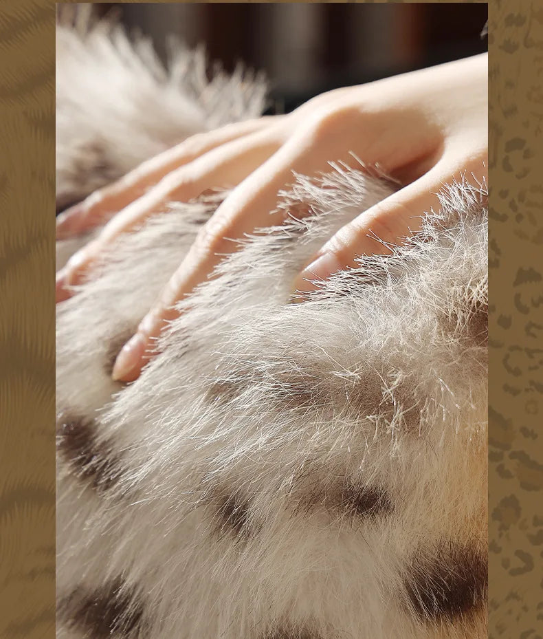 PlushQueen: Leopardi-plush-tyynynpäällinen