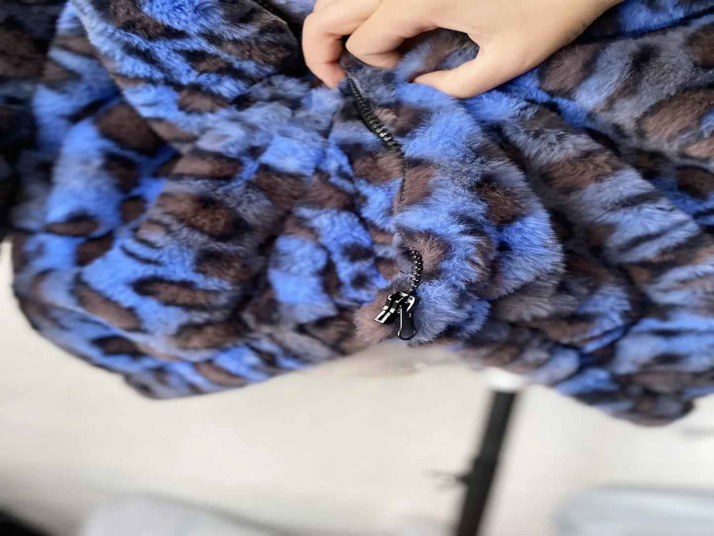 LEOPARDI HUPPARI BLUE– TÄÄ EI KUISKAA, SUT HUOMATAAN VARMASTI