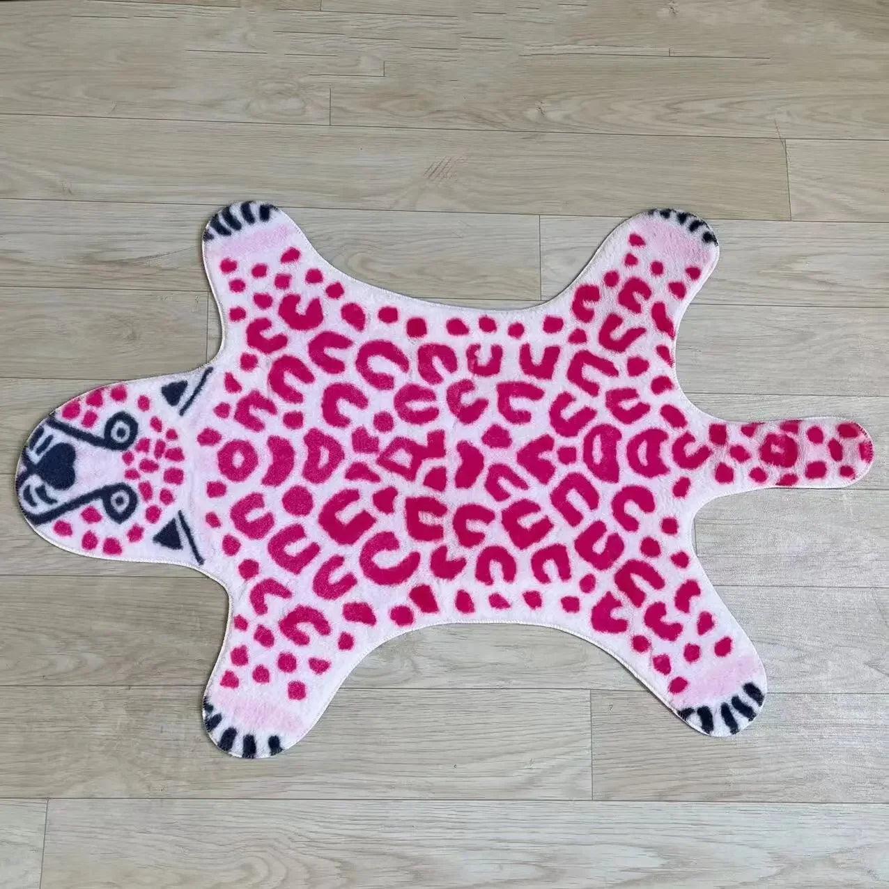 PlushQueen: VIKAMA Pink Leopard Matto